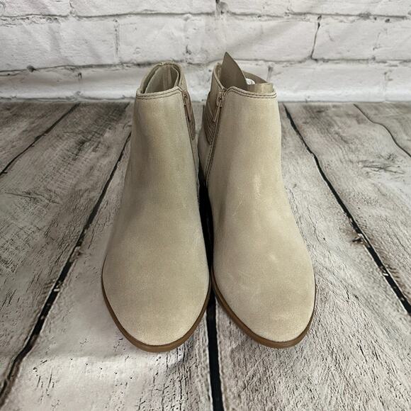 Clarks Addiy Kara Beige Ankle Boots, Size 9.5, NWT - Picture 2 of 9